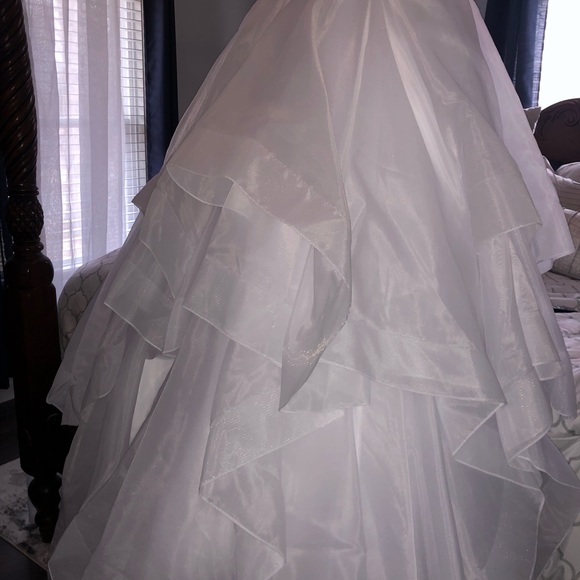 Wedding dress - Picture 6 of 8